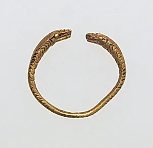 Ring, spiral with snake heads