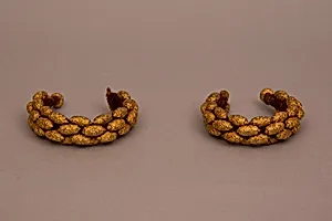 Bracelet (Pahunchi), One of a Pair