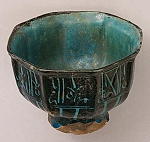 Stonepaste Bowl with Blue and Black Underglaze Painting