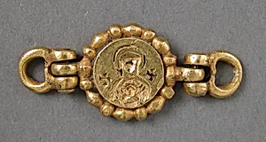 Clasp with Intaglio Medallion of the Virgin and Child