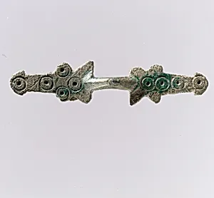 Equal-Arm Brooch