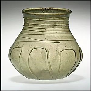 Globular Beaker with Trails
