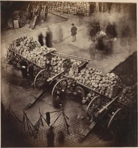 Barricades de la Commune, avril 71. Coin de la place Hotel de Ville & de la rue de Rivoli