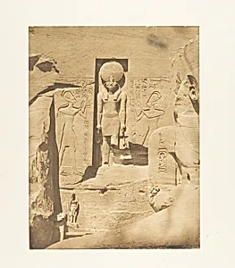 Décoration de l'entrée du grand Spéos d'Abousembil (Le Dieu Phré recevant les offrandes de Rhamsès-le-grand) by Maxime Du Camp
