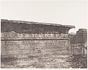 Esneh (Latopolis), Construction Ensablée - Paroi Extérieure - Corniche et Sculptures by Félix Teynard|Imprimerie Photographique de H. de Fonteny et Cie