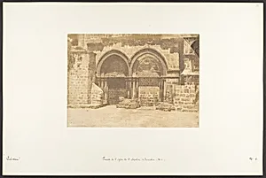 Façade de l'Eglise du St. Sépulcre, à Jérusalem (No. 1) by Maxime Du Camp