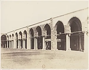 Le Kaire, Mosquée d'Amrou - Intérieur - Côté du Sanctuaire by Félix Teynard|Imprimerie Photographique de H. de Fonteny et Cie
