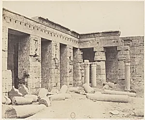 Médînet-Abou (Thèbes). Constructions Postérieures - Deuxiéme Cour by Félix Teynard|Imprimerie Photographique de H. de Fonteny et Cie