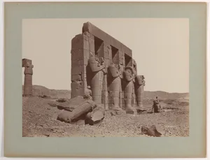 Thèbes, Temple de Ramasseum, Colosses brisés