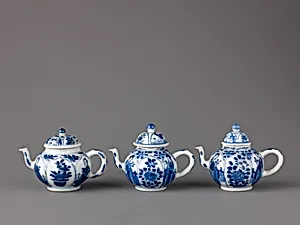 Small covered winepot or teapot