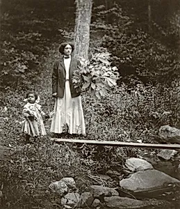 Kate and Rachel Van Der Zee, Lenox, Massachusetts