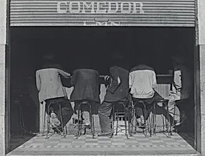 Los agachados (The crouched ones)