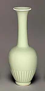 Petal-Decorated Vase by Chinese Qing Dynasty