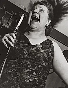 Singer, Café Metropole