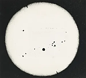 Title from caption on object: “Macchie Solari, Foto Osservatorio di Monte Wilson (Sunspots, Mount Wilson Observatory)”