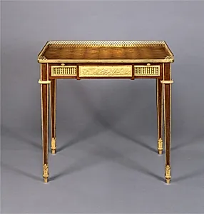 Writing Table (table à écrire)