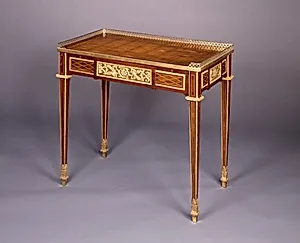 Writing Table (table à écrire)