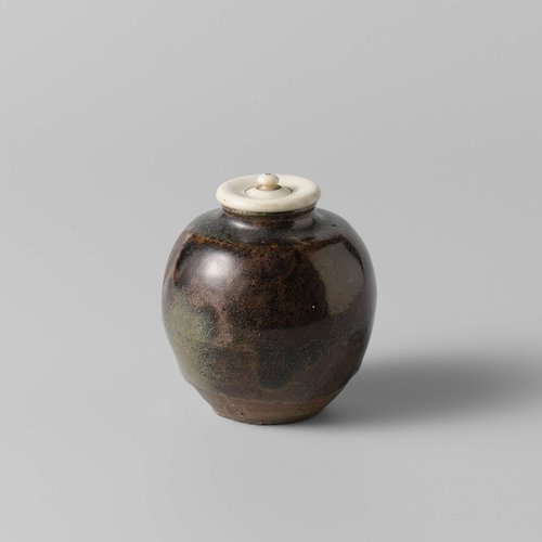 Tea caddy with a green brown glaze