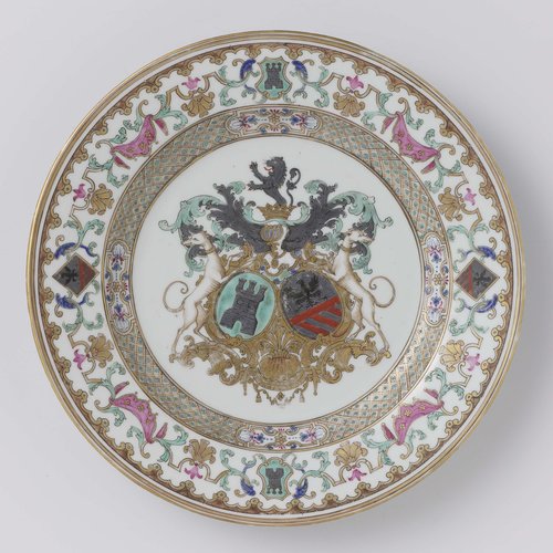 Bord met de wapens van de families De La Bistrate en Proli, servetwerk en Europese decoratieve band by anonymous