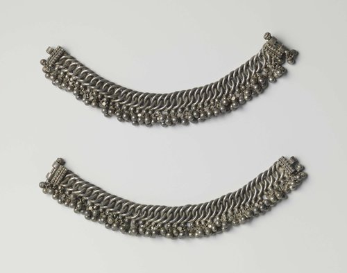 Pair of anklets (paizel) by anonymous