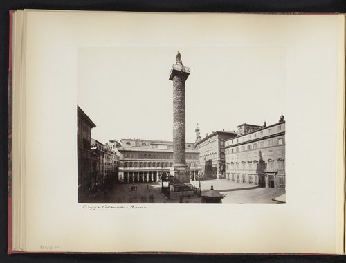 Gezicht op de zuil van Marcus Aurelius te Rome by anonymous