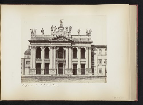 Voorgevel van de Sint-Jan van Lateranen te Rome, Italië by anonymous