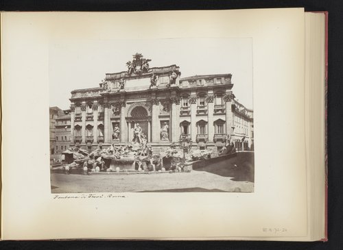 Gezicht op de Trevifontein te Rome, Italië by anonymous