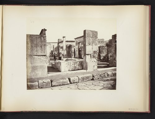 Gezicht op de ruïne van het Casa di Salustio te Pompeï, Italië