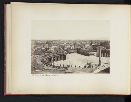 Sint-Pietersplein gezien vanaf de Sint-Pietersbasiliek te Vaticaanstad, Italië by anonymous