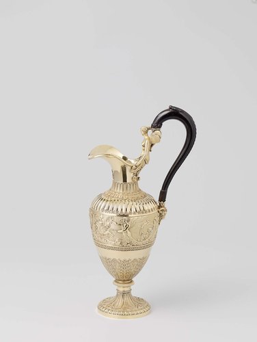 Theeblad, taartschalen, confituurschaal, suikerschalen, koffiekan en melkkan