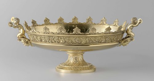 Dish covers, coolers, soup tureens, salt cellars, pepper and mustard pots, sauceboats