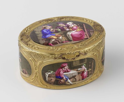 Snuifdoos van goud, ovaal, met zes taferelen in émail