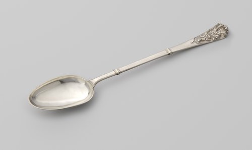 Potagelepel met eivormige bak en steel bekroond met rocaille-ornament