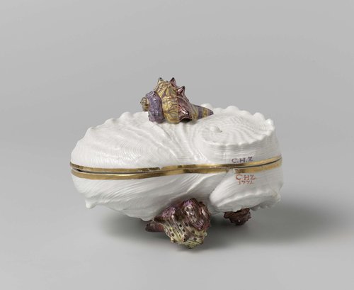 Terrine in de vorm van een schelp, met deksel