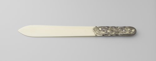 Briefopener van ivoor met zilveren, gedeeltelijk verguld handvat by E. Linzeler