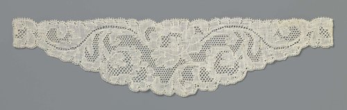 Inzetstuk van kloskant voor lingerie by anonymous