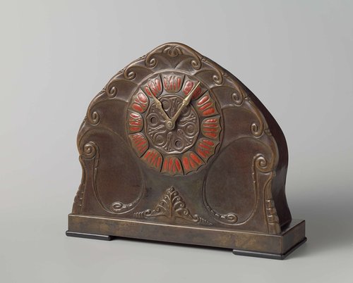 Pendule met art deco-ornament