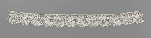 Strook kloskant met drieblad by anonymous