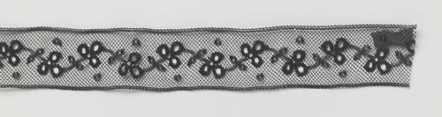 Tussenzetsel van machinale kant met golfrank by anonymous