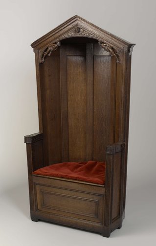 Armstoel van eikenhout by anonymous
