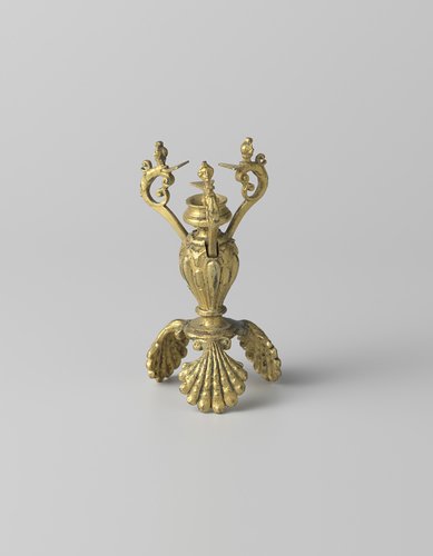 Schroef met balustervormige stam, op drie schelpvormige poten by anonymous