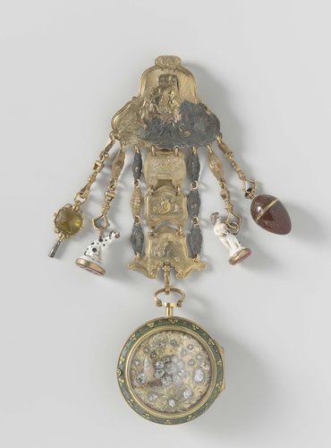 Gouden horloge aan chatelaine