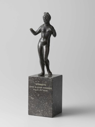 Naakte vrouwenfiguur by Unknown Artist