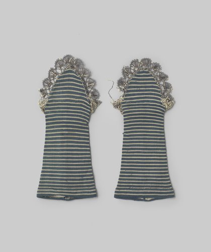 Mitaine van zijde, blauw witgestreepte zijde by anonymous