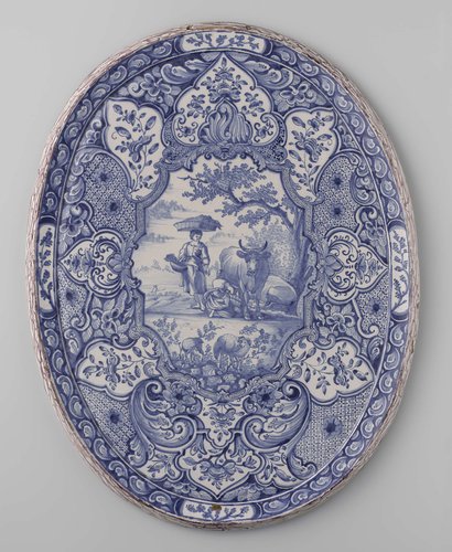 Plaat met paars gemarmerde rand en beschilderd in blauw met landelijke scene by anonymous