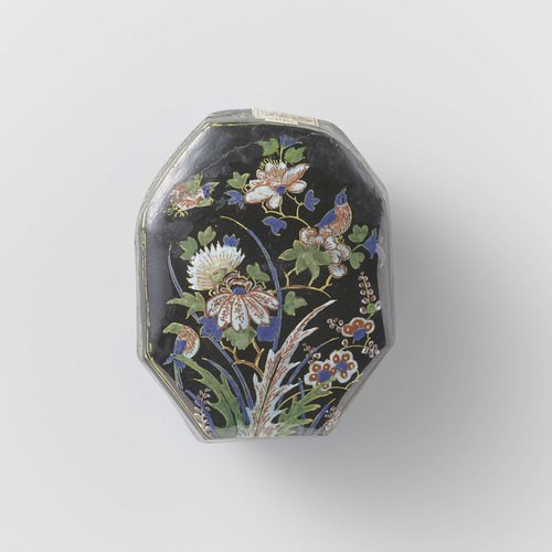Borstelrug van veelkleurig beschilderde faïence by anonymous