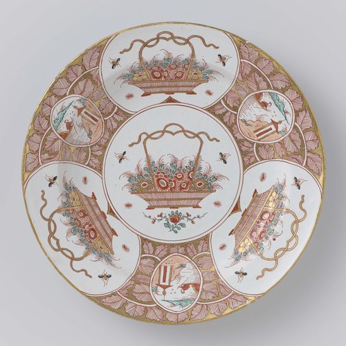 Bord van veelkleurig beschilderde faïence by anonymous