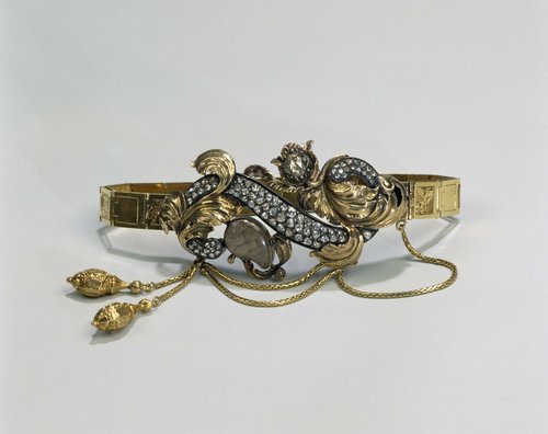 Armband by anonymous