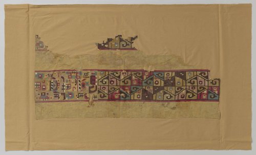 Fragment met veelkleurige geometrische motieven by anonymous
