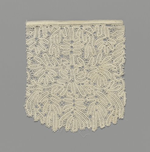 Strook kloskant met kandelabermotief